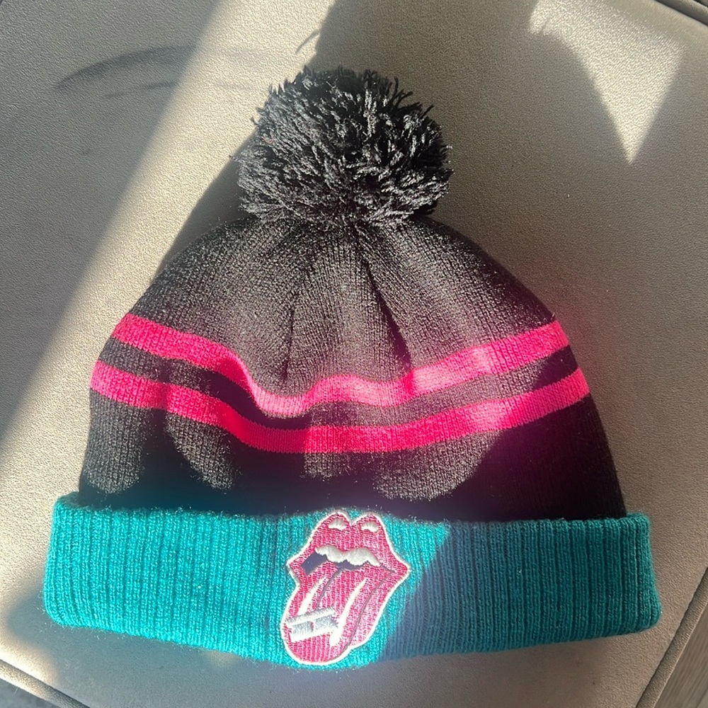 KROY WEN Unisex Pom Beanie Big Lip Logo